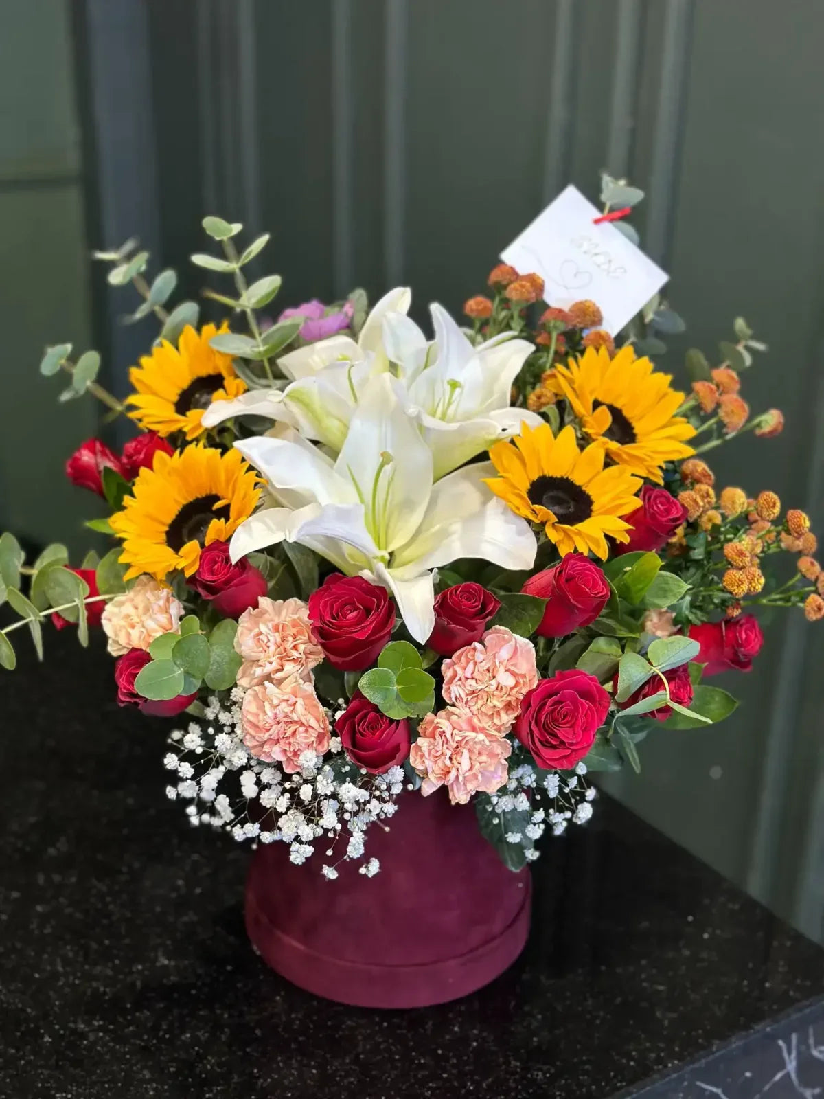 Kutuda Canlı Karışık Çiçek